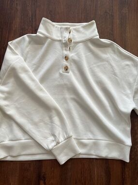 Scoop Women’s Neutral Button-Front Crop Top Pullover